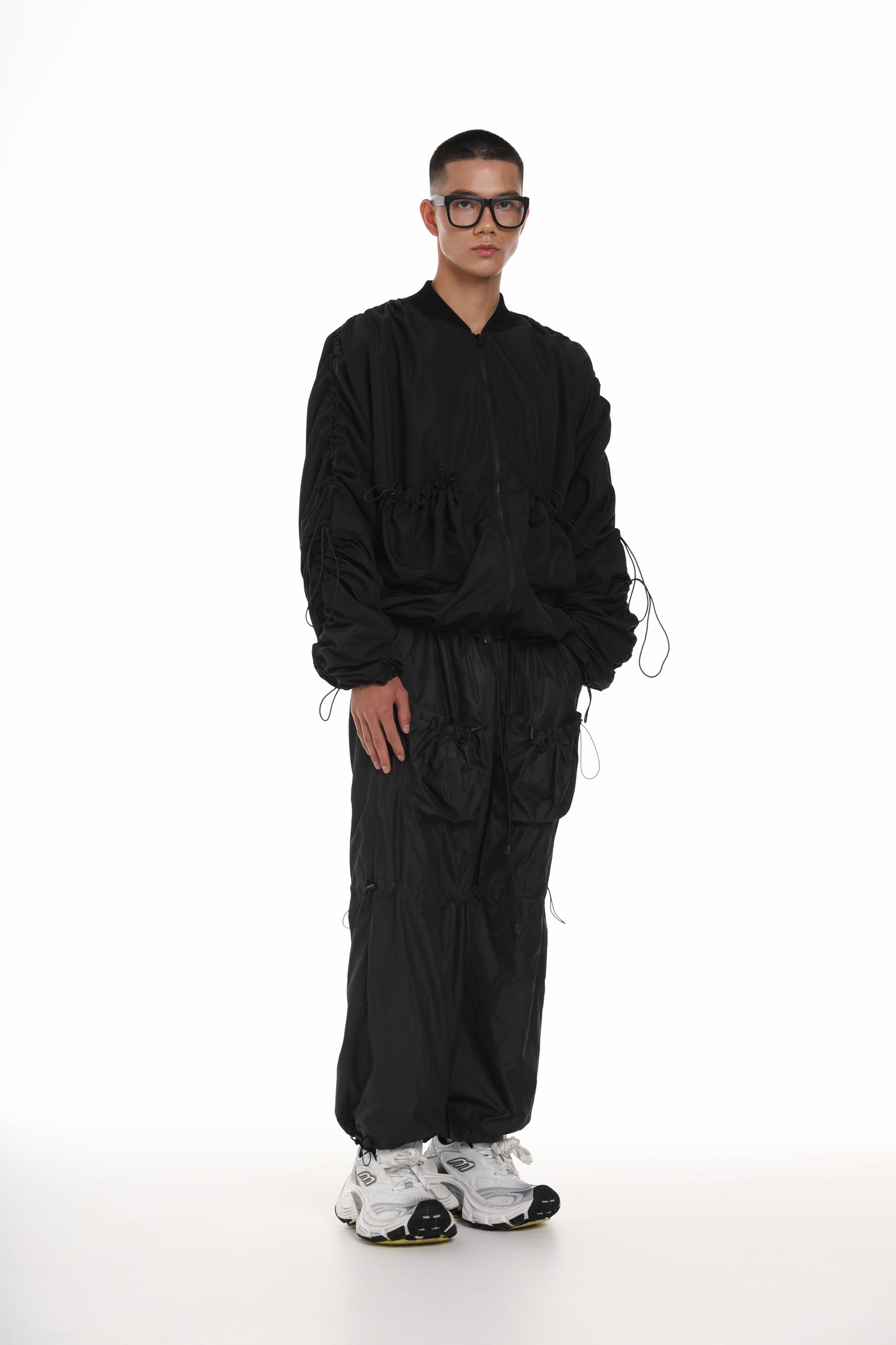 Міський чорний бомбер