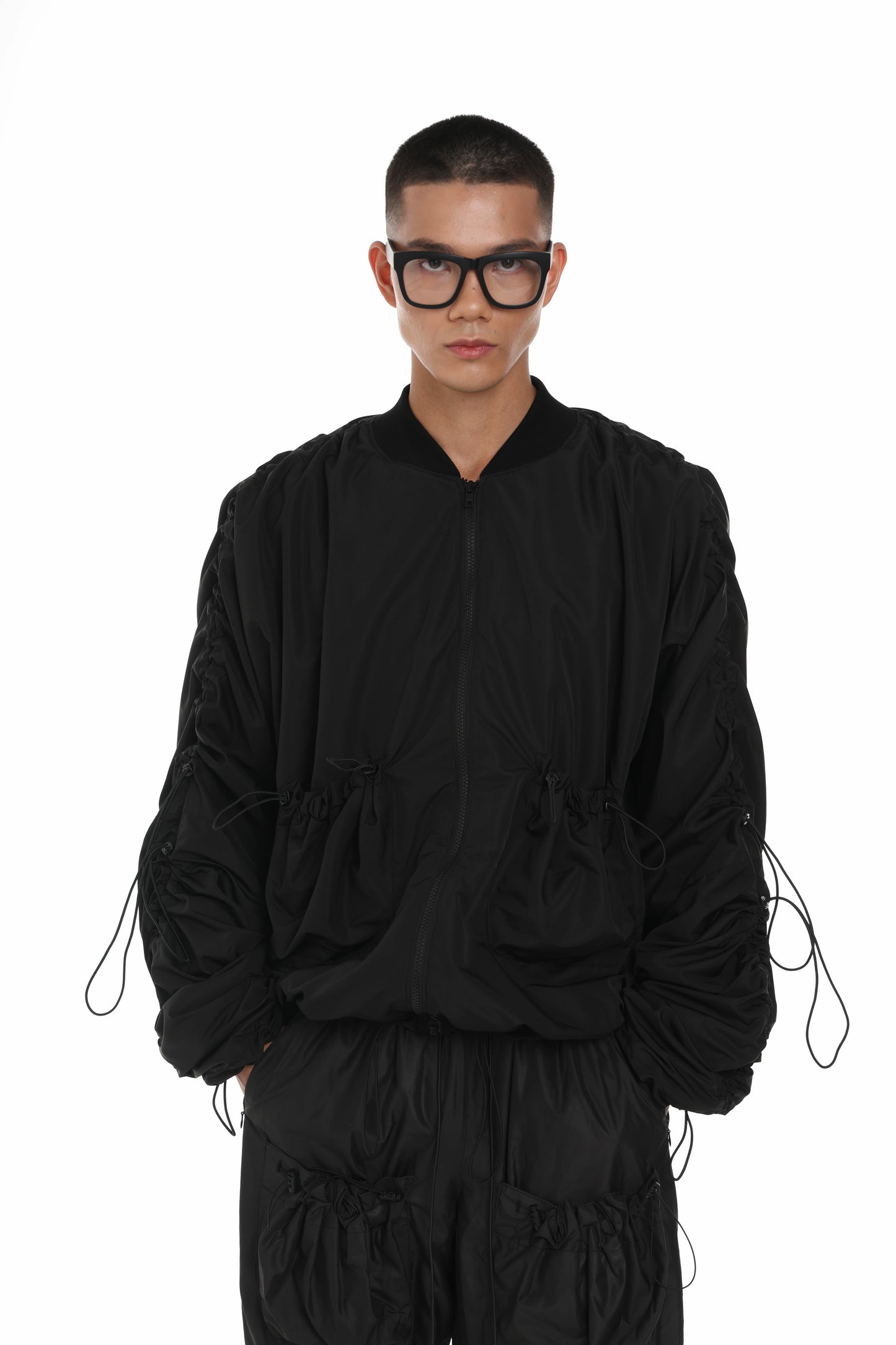 Міський чорний бомбер