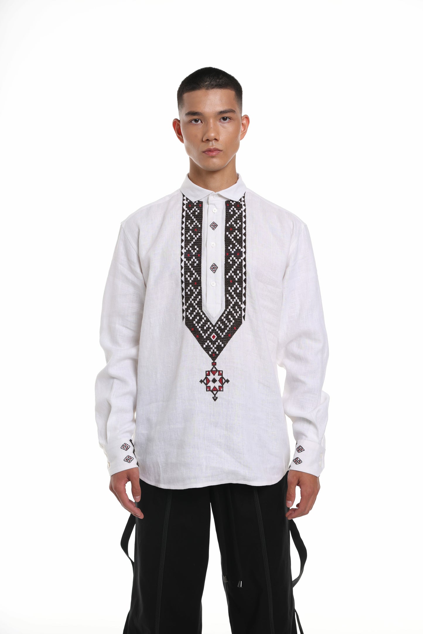 Біла лляна сорочка з історією