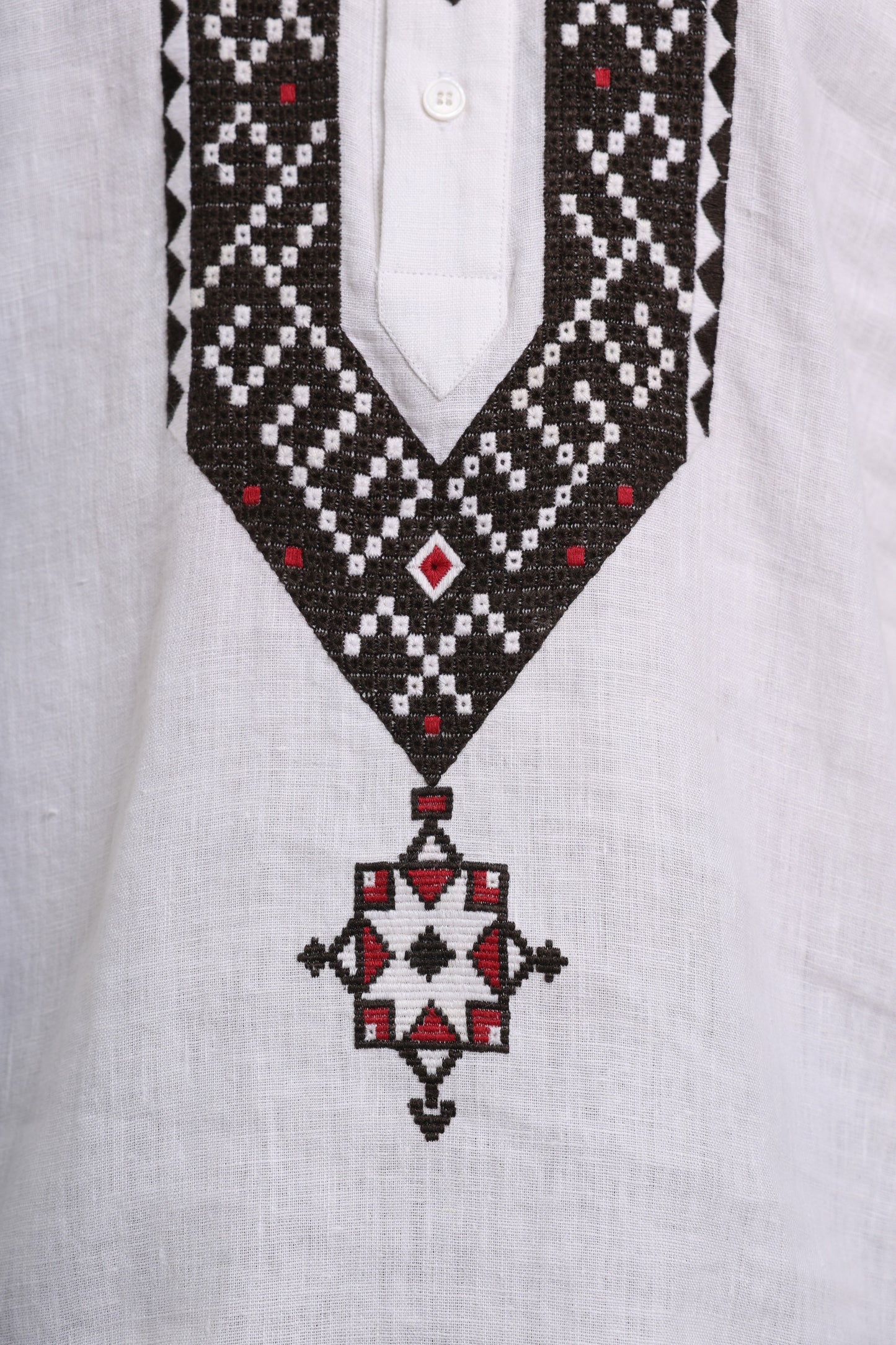 Біла лляна сорочка з історією