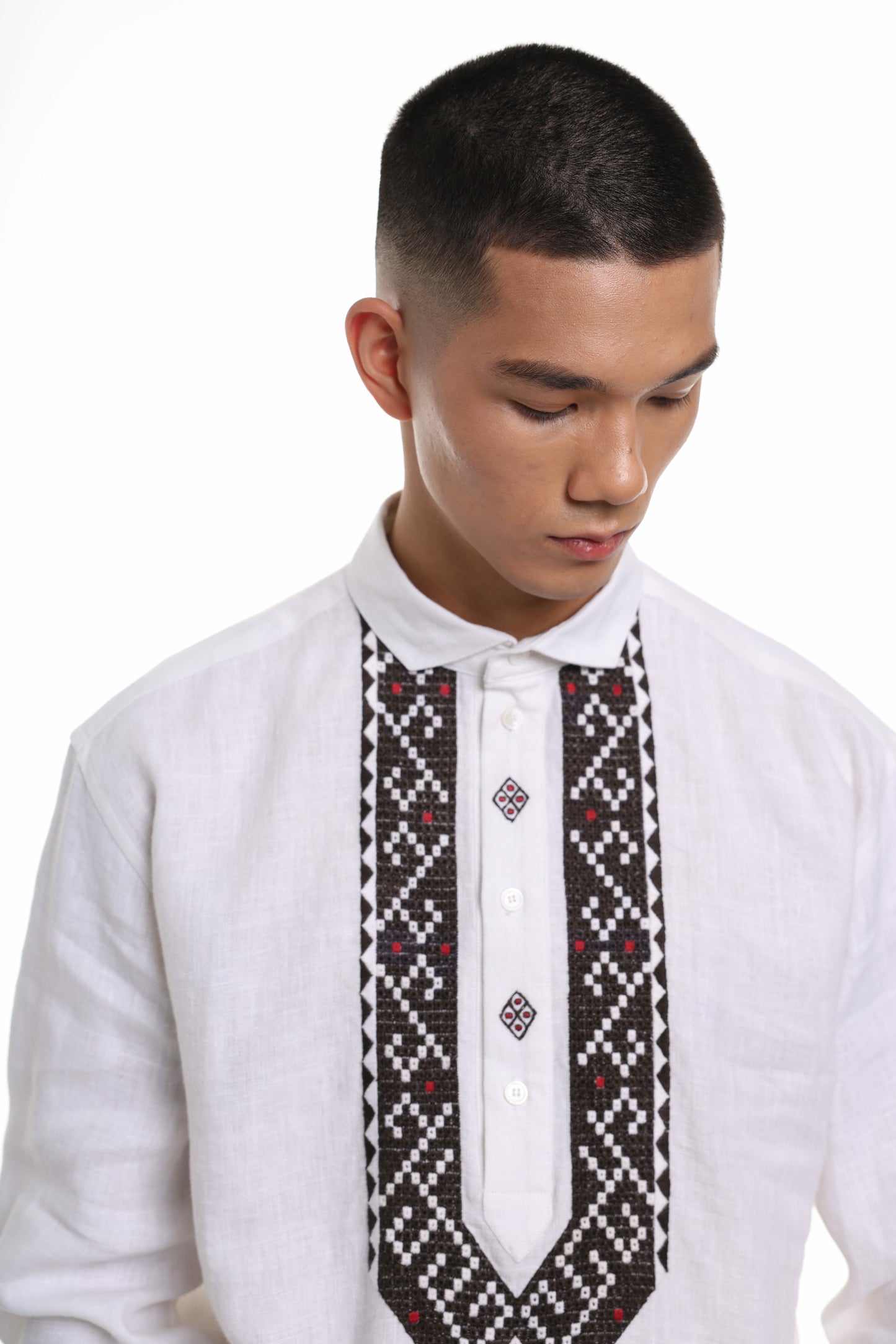 Біла лляна сорочка з історією