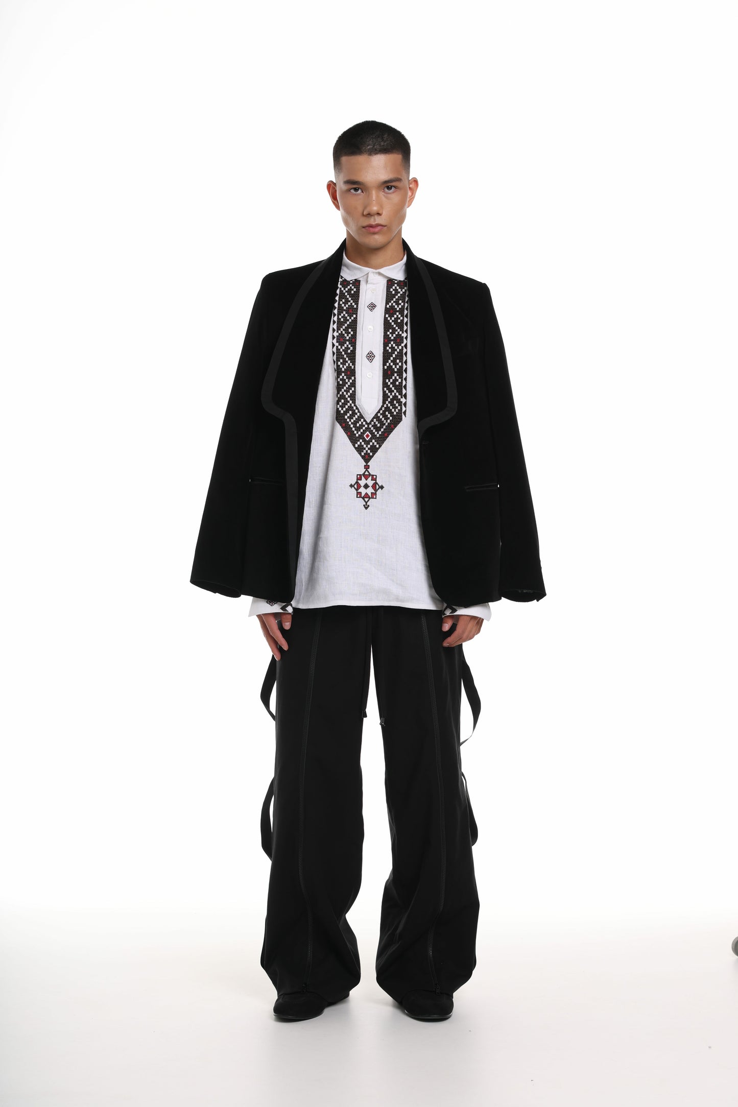 Біла лляна сорочка з історією