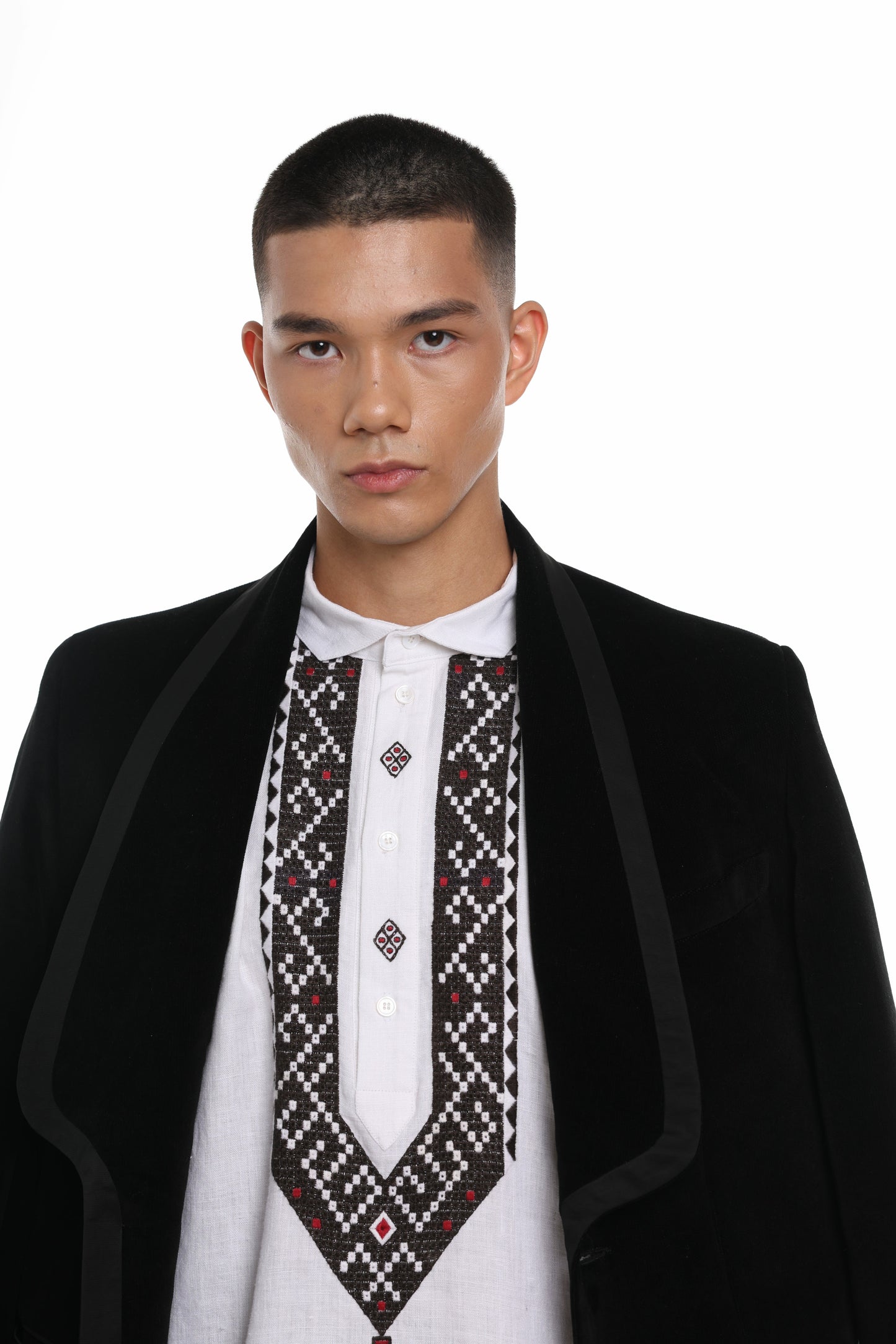 Біла лляна сорочка з історією